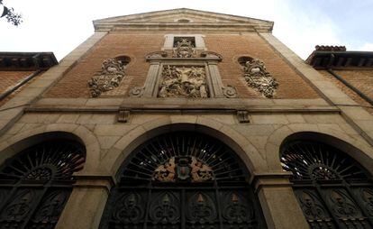 Fachada de la iglesia del convento de las Trinitarias Descalzas en la calle Lope de Vega, Madrid, bajo cuyo suelo se buscan los restos de Miguel de Cervantes