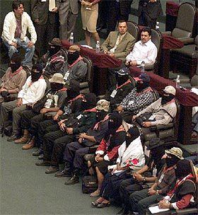 23 <i>comandantes</i> zapatistas ocuparon los escaños de los ministros en el Congreso mexicano.