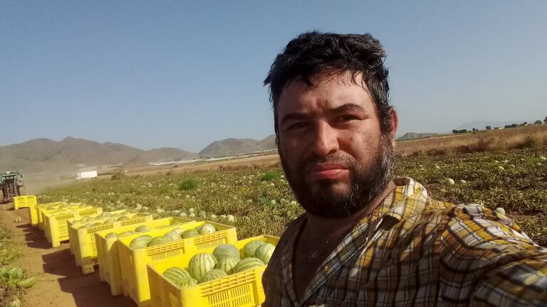 Eleazar Blandón envió esta foto a su hermana Ana desde el campo donde trabajaba.