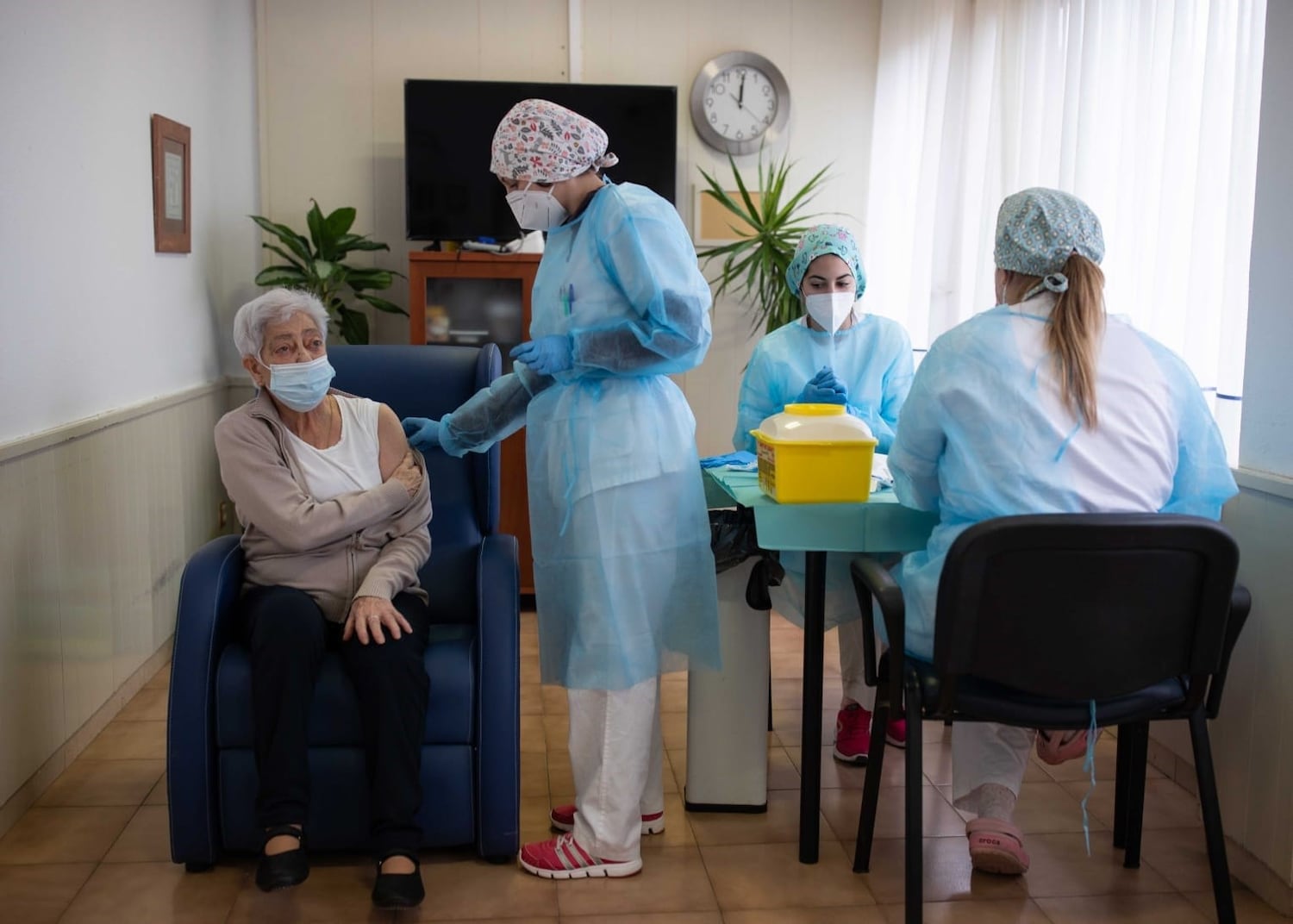 Los residentes Somontano de Barbastro (Huesca) recibe la segunda dosis de la vacuna contra la covid-19.