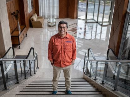 Maximiliano Bello, experto en política pública oceánica y asesor ejecutivo de Mission Blue en un hotel de Santiago, Chile.