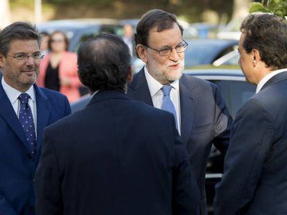 Mariano Rajoy junto a Rafael Catal&aacute; este jueves en Torremolinos (Malaga). 