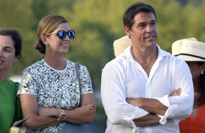 Luis Alfonso de Borbón y su esposa, Margarita Vargas, en Sotogrande durante el verano de 2016.