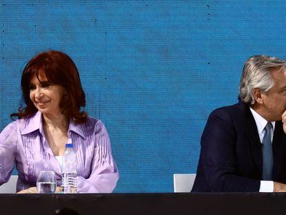 La vicepresidenta de Argentina, Cristina Fernández, junto al presidente del país, Alberto Fernández.