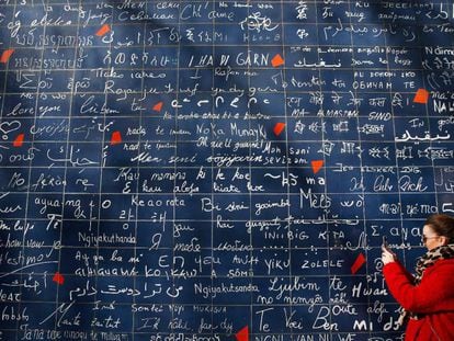 El "Mur dels t'estimo", a París, combina la paraula 'amor' en molts idiomes.
