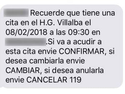 SMS enviado desde Quironsalud en el que se requiere contestar por sms. En la imagen se ha ocultado el nombre del destinatario y el servicio m&eacute;dico. 