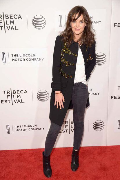 Katie Holmes convence esta semana con este abrigo de Prada con el que asistió al Festival de Tribeca.