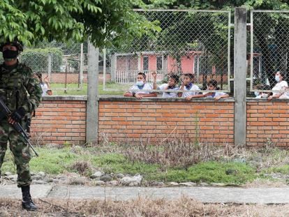 El departamento colombiano del Putumayo, fronterizo con Ecuador y Perú y escenario de algunos de los episodios más violentos del conflicto armado, sigue desangrándose cinco años después del acuerdo de paz, con dos firmantes asesinados en menos de una semana. EFE/ Carlos Ortega