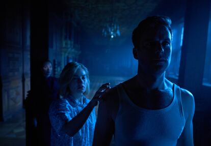 El trío protagonista de 'Rebeca': desde la izquierda, Kristin Scott Thomas, Lily James y Armie Hammer.