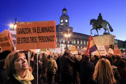 Concentraci&oacute;n de apoyo a Garz&oacute;n celebrada en Sol.