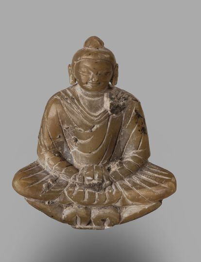 Pequeño Buda de Piedra tallada. Khotan, Xinjiang. Siglos IV-VI.