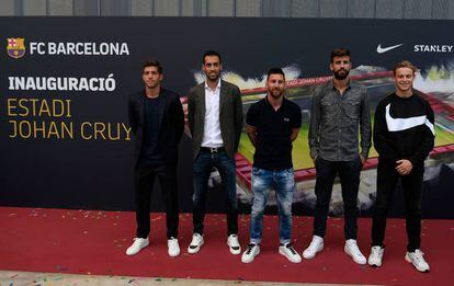 Sergi Roberto, Busquets, Messi, Piqué i De Jong, en la inauguració de l'estadi Johan Cruyff.