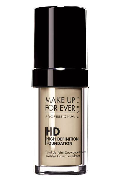 Los resultados de una base de maquillaje profesional con un acabado invisible y al alcance de la usuaria media. Es el Fond de Teint Couverance Invisible HD de Make Up Forever, un fondo de alta definición, muy cubriente y unificante pero que no resulta pesada. Cuesta 34,90 euros y está disponible en infinidad de tonos.