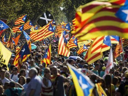 Miles de personas se manifiestaron ayer en Barcelona con motivo de la Diada.