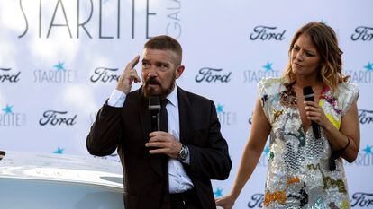 El actor Antonio Banderas y la presentadora María Casado momentos antes de la gala benéfica de Starlite.