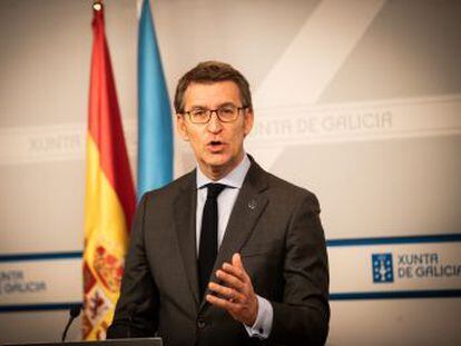 El presidente de la Xunta niega que su decisión responda a  intereses ajenos  a Galicia y se presenta como ejemplo de estabilidad.