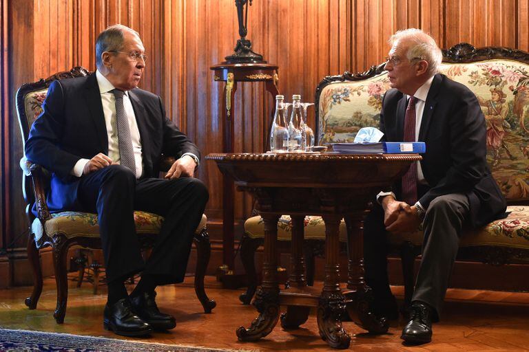 Sergei Lavrov and Josep Borrell, in their meeting this Friday in Moscow.