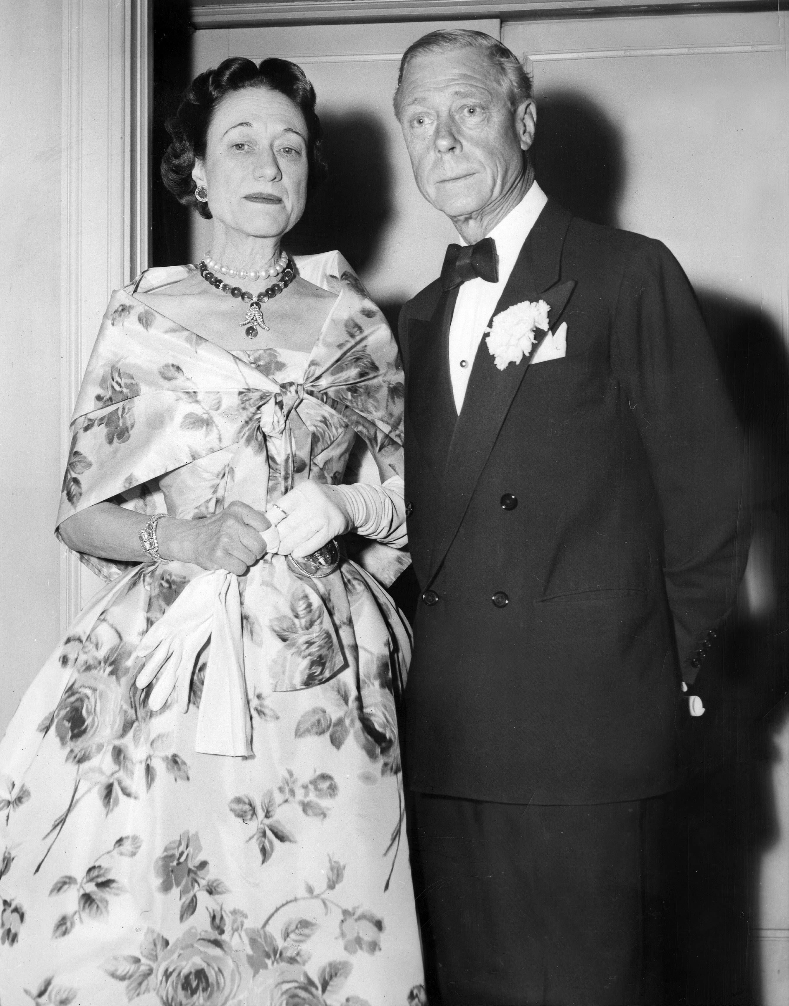 El exrey Eduardo VIII de Inglaterra y su esposa, Wallis Simpson, en una cena en el hotel Waldorf Astoria en septiembre de 1957.