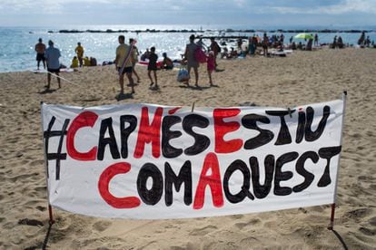 Otra de las pancartas en catalán " Nunca más, un verano como este".