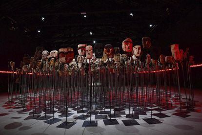 Vista de la instalación del artista chileno Bernardo Oyarzun expuesta en el pabellón de Chile, durante la presentación a la prensa del 57º Bienal de Venecia.
