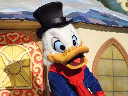 Scrooge McDuck/T&iacute;o Gilito, en un parque de Disney.