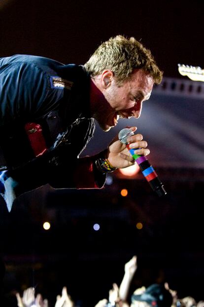Chris Martin, vocalista de Coldplay, con la casaca francesa propia de su última gira, durante un concierto el año pasado en Barcelona.