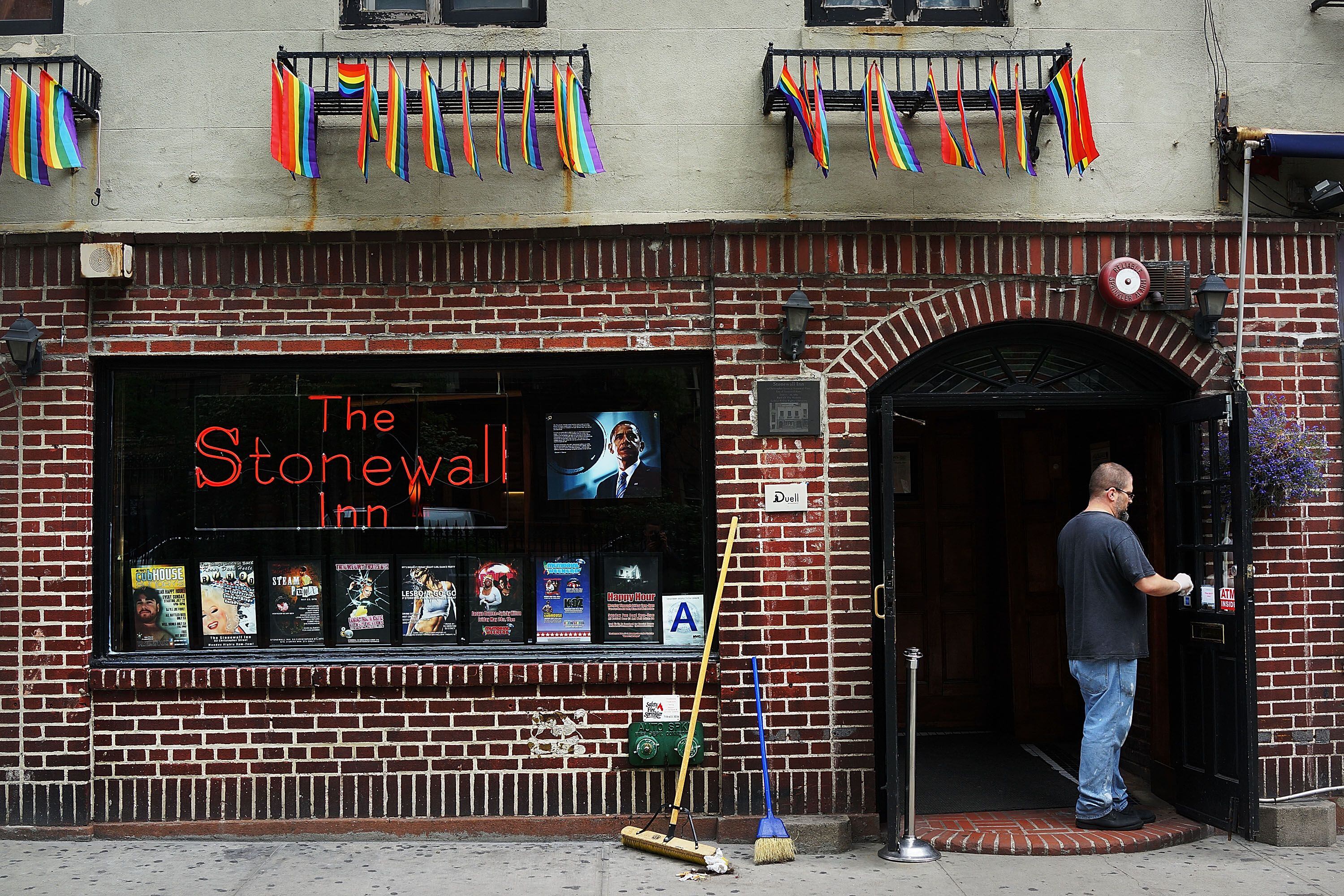 La fachada de The Stonewall Inn., desde las revueltas de 1969 el bar gay más famoso del mundo y el que inició el Orgullo LGTB.