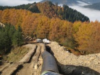 Obras de instalaci&oacute;n del gasoducto Bergara-Ir&uacute;n (Gip&uacute;zcoa) de la empresa Naturg&aacute;s Energ&iacute;a.