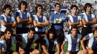 Juan Baena, segundo agachado por la izquierda