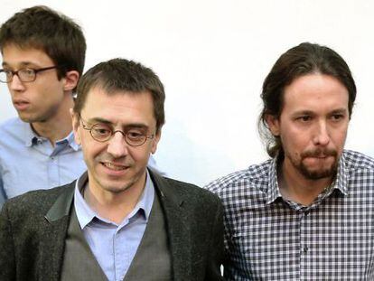 Juan Carlos Monedero, junto a Pablo Iglesias e Íñigo Errejón.