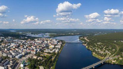 Vista aérea de la ciudad de Rovaniemi, en el norte de Finlandia.