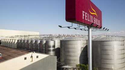 Félix Solís elaborará vino con uva china