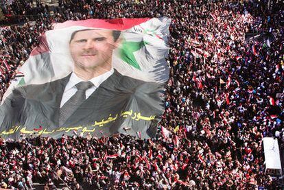 Una manifestación en apoyo del régimen sirio convocada ayer domingo en Damasco.