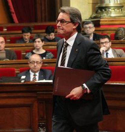El presidente de la Generalitat, Artur Mas, durante la primera sesi&oacute;n de control de la legislatura en el Parlament de Catalu&ntilde;a.