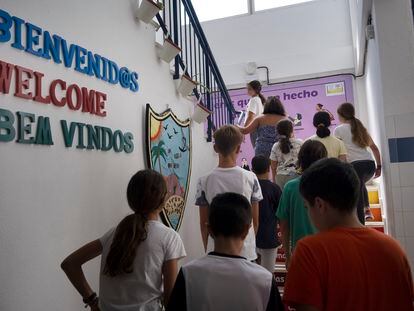 Alumnos del colegio Virgen del Carmen en Ayamonte (Huelva), el pasado jueves.