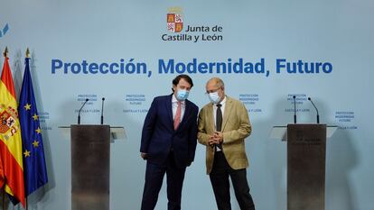 El presidente de la Junta de Castilla y León, Alfonso Fernández Mañueco (izquierda), y el vicepresidente, Francisco Igea, en una rueda de prensa para hacer balance de los dos años de legislatura a principios de septiembre.