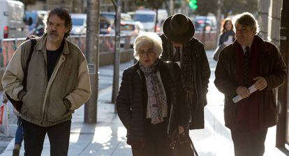 Francisca Sauquillo, Andres Trapiello y Octavio Ruiz-Manjón acuden a un juzgado de Madrid. 