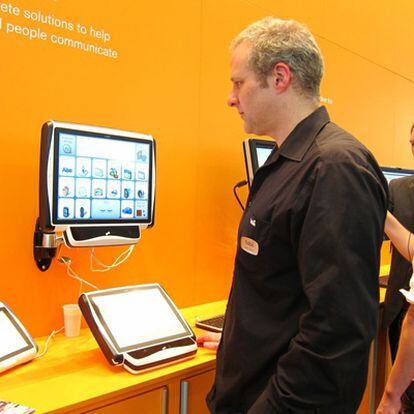 Lenovo usa tecnología suiza para este ordenador controlado  con la mirada, especial para personas dsicapacitadas.