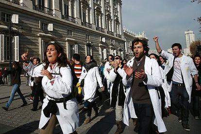 Las protestas se intensificaron en 2012. Los profesionales de la Sanidad Pública clamaron en las calles de Madrid contra las políticas privatizadoras.