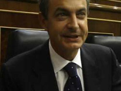 El presidente del Gobierno, José Luis Rodríguez Zapatero, durante su comparecencia extraordinaria hoy en el pleno del Congreso