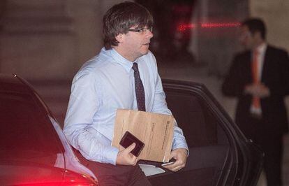 Puigdemont ha llegado al Palau de la Generalitat con su coche oficial poco antes de las 10 de la mañana de este miércoles.