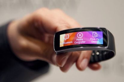 La nueva pulsera de Samsung Gear Fit para medir el ejercicio físico.