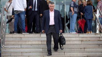 El exasesor de urbanismo del Ayuntamiento de Marbella Juan Antonio Roca sale de la Audiencia Provincial de Málaga en 2017.
