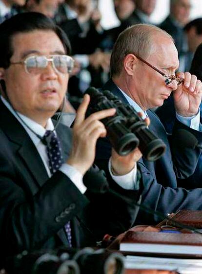 El presidente chino, Hu Jintao (izquierda), y el ruso, Vladímir Putin, ayer.