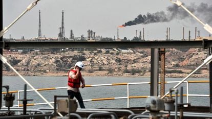 Imagen del pozo petrolero de la isla de Kharg en la costa de Irán.