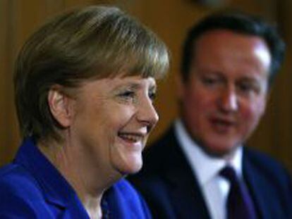 La canciller alemana, Angela Merkel, y el primer ministro brit&aacute;nico, David Cameron.