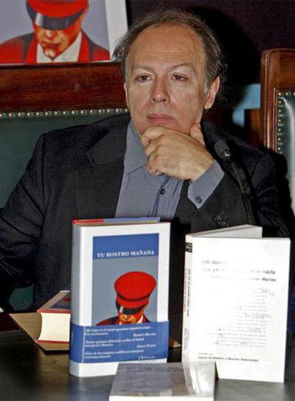 El escritor durante la presentación de su libro 'Tu rostro mañana'