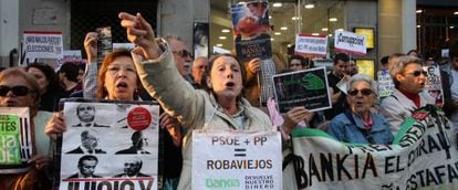 Protestas de afectados por participaciones preferentes en Madrid el pasado abril. 