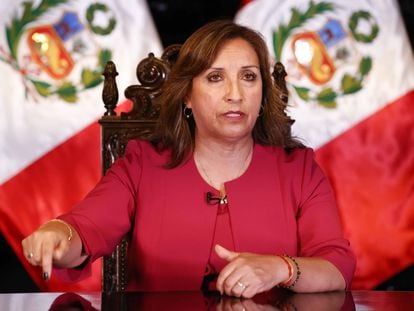 La presidenta de Perú, Dina Boluarte, durante un mensaje televisado al país.