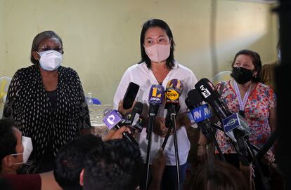 Keiko Fujimori, candidata presidencial en Perú, en conferencia de prensa el 16 de abril.